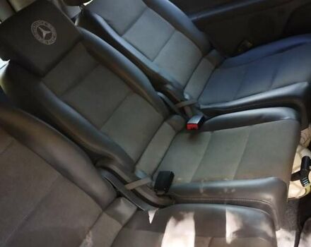 Черный Мерседес Вито, объемом двигателя 2.15 л и пробегом 515 тыс. км за 9200 $, фото 3 на Automoto.ua