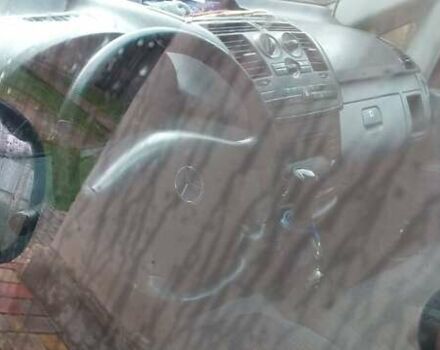 Черный Мерседес Вито, объемом двигателя 2.2 л и пробегом 385 тыс. км за 9400 $, фото 1 на Automoto.ua