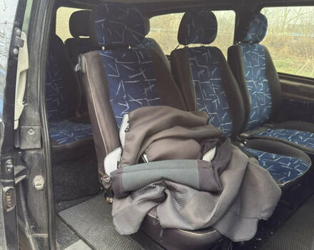 Черный Мерседес Вито, объемом двигателя 2.2 л и пробегом 260 тыс. км за 6400 $, фото 6 на Automoto.ua