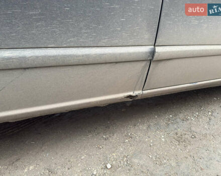 Черный Мерседес Вито, объемом двигателя 2.2 л и пробегом 260 тыс. км за 6400 $, фото 7 на Automoto.ua