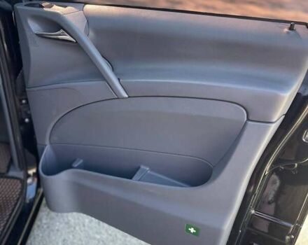 Черный Мерседес Вито, объемом двигателя 2.99 л и пробегом 396 тыс. км за 16000 $, фото 18 на Automoto.ua