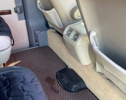 Черный Мерседес Вито, объемом двигателя 2.99 л и пробегом 396 тыс. км за 16000 $, фото 6 на Automoto.ua