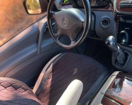 Черный Мерседес Вито, объемом двигателя 2.99 л и пробегом 396 тыс. км за 16000 $, фото 4 на Automoto.ua