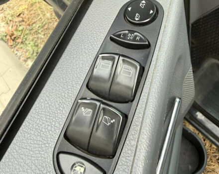 Черный Мерседес Вито, объемом двигателя 2.15 л и пробегом 309 тыс. км за 8500 $, фото 14 на Automoto.ua