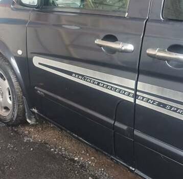 Черный Мерседес Вито, объемом двигателя 2.15 л и пробегом 270 тыс. км за 9000 $, фото 6 на Automoto.ua