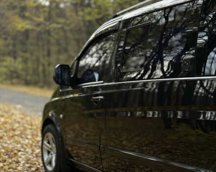 Черный Мерседес Вито, объемом двигателя 2.15 л и пробегом 330 тыс. км за 11600 $, фото 4 на Automoto.ua