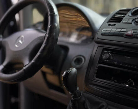 Черный Мерседес Вито, объемом двигателя 2.15 л и пробегом 330 тыс. км за 12000 $, фото 11 на Automoto.ua