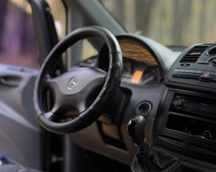 Черный Мерседес Вито, объемом двигателя 2.15 л и пробегом 330 тыс. км за 11600 $, фото 9 на Automoto.ua