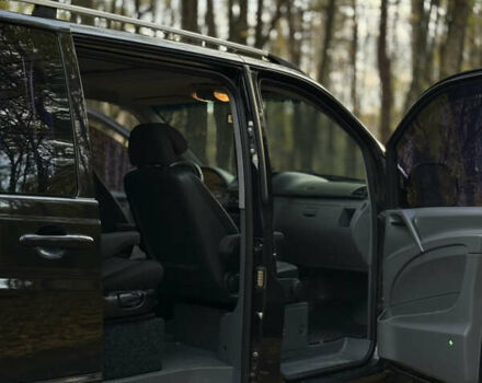 Черный Мерседес Вито, объемом двигателя 2.15 л и пробегом 330 тыс. км за 12000 $, фото 14 на Automoto.ua