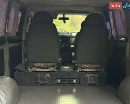 Черный Мерседес Вито, объемом двигателя 2.15 л и пробегом 330 тыс. км за 12000 $, фото 8 на Automoto.ua