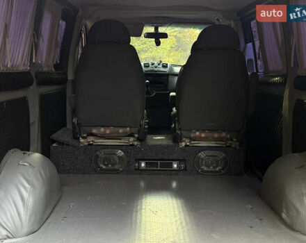 Черный Мерседес Вито, объемом двигателя 2.15 л и пробегом 330 тыс. км за 12000 $, фото 10 на Automoto.ua