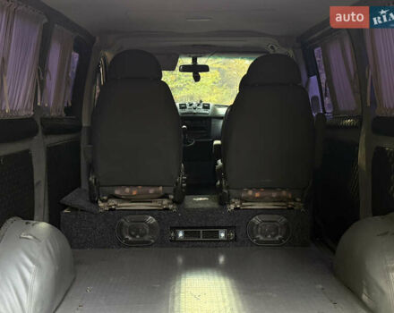 Черный Мерседес Вито, объемом двигателя 2.15 л и пробегом 330 тыс. км за 12000 $, фото 1 на Automoto.ua