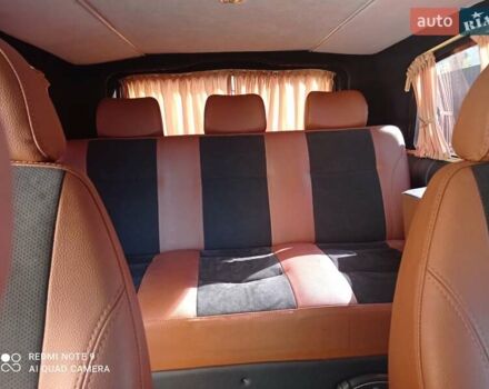 Черный Мерседес Вито, объемом двигателя 2.15 л и пробегом 365 тыс. км за 12500 $, фото 12 на Automoto.ua