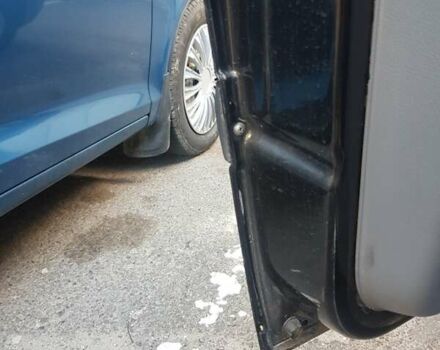 Черный Мерседес Вито, объемом двигателя 2.2 л и пробегом 999 тыс. км за 9500 $, фото 16 на Automoto.ua