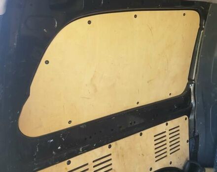 Черный Мерседес Вито, объемом двигателя 2.2 л и пробегом 999 тыс. км за 9500 $, фото 35 на Automoto.ua