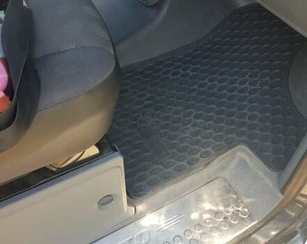 Черный Мерседес Вито, объемом двигателя 2.2 л и пробегом 999 тыс. км за 9500 $, фото 22 на Automoto.ua