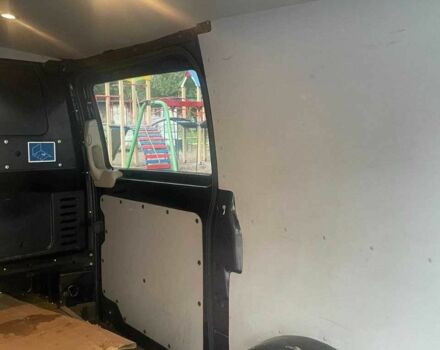 Чорний Мерседес Віто, об'ємом двигуна 2.1 л та пробігом 305 тис. км за 11500 $, фото 4 на Automoto.ua