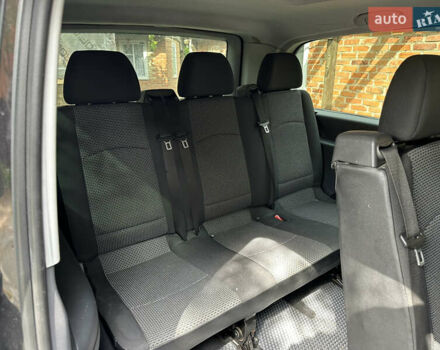 Черный Мерседес Вито, объемом двигателя 2.14 л и пробегом 325 тыс. км за 15300 $, фото 9 на Automoto.ua