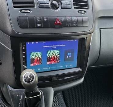 Черный Мерседес Вито, объемом двигателя 2.14 л и пробегом 348 тыс. км за 18000 $, фото 9 на Automoto.ua