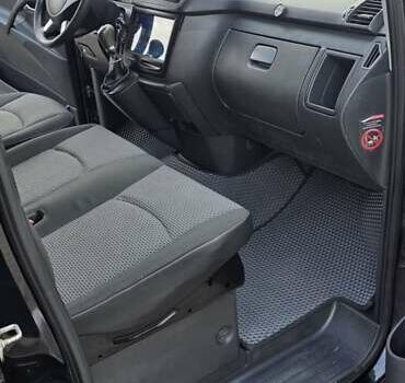 Черный Мерседес Вито, объемом двигателя 2.14 л и пробегом 348 тыс. км за 18000 $, фото 12 на Automoto.ua