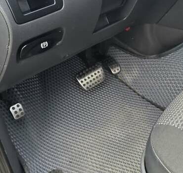 Черный Мерседес Вито, объемом двигателя 2.14 л и пробегом 348 тыс. км за 18000 $, фото 27 на Automoto.ua