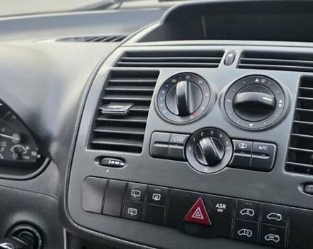 Черный Мерседес Вито, объемом двигателя 2.14 л и пробегом 348 тыс. км за 18000 $, фото 23 на Automoto.ua