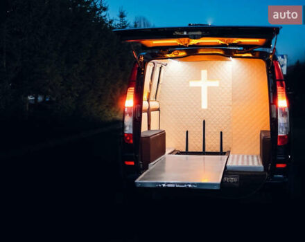 Черный Мерседес Вито, объемом двигателя 2.2 л и пробегом 320 тыс. км за 27600 $, фото 3 на Automoto.ua