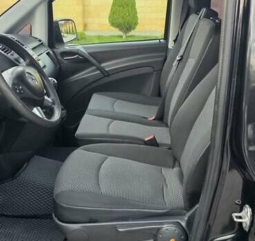 Черный Мерседес Вито, объемом двигателя 2.14 л и пробегом 348 тыс. км за 18000 $, фото 1 на Automoto.ua