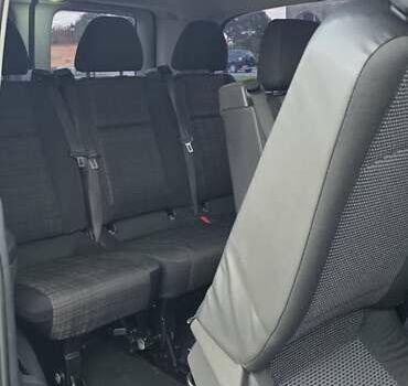 Черный Мерседес Вито, объемом двигателя 2.14 л и пробегом 348 тыс. км за 18000 $, фото 15 на Automoto.ua