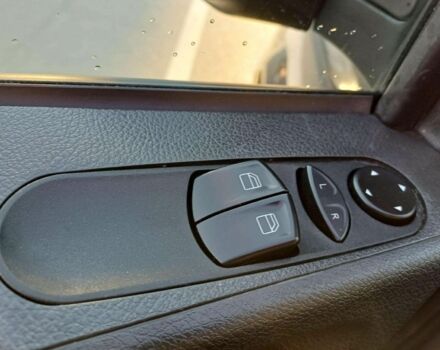 Черный Мерседес Вито, объемом двигателя 2.2 л и пробегом 228 тыс. км за 9400 $, фото 12 на Automoto.ua