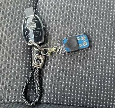 Черный Мерседес Вито, объемом двигателя 2.14 л и пробегом 348 тыс. км за 18000 $, фото 28 на Automoto.ua