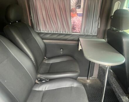 Черный Мерседес Вито, объемом двигателя 2.1 л и пробегом 275 тыс. км за 12000 $, фото 4 на Automoto.ua