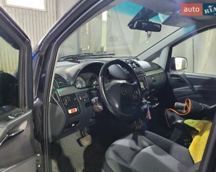 Черный Мерседес Вито, объемом двигателя 2.14 л и пробегом 296 тыс. км за 17000 $, фото 5 на Automoto.ua