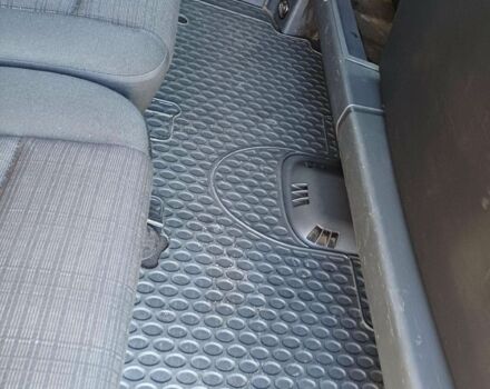 Черный Мерседес Вито, объемом двигателя 2.2 л и пробегом 228 тыс. км за 9400 $, фото 8 на Automoto.ua