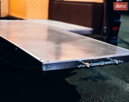 Черный Мерседес Вито, объемом двигателя 2.2 л и пробегом 320 тыс. км за 27600 $, фото 2 на Automoto.ua