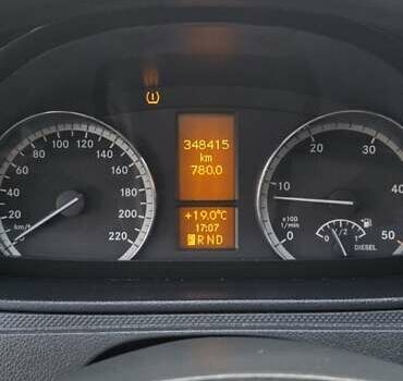 Черный Мерседес Вито, объемом двигателя 2.14 л и пробегом 348 тыс. км за 18000 $, фото 3 на Automoto.ua