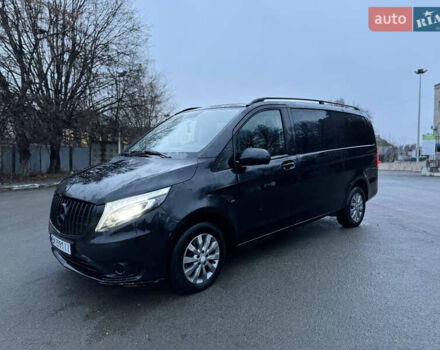 Черный Мерседес Вито, объемом двигателя 2.14 л и пробегом 480 тыс. км за 16500 $, фото 4 на Automoto.ua