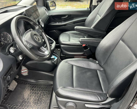 Черный Мерседес Вито, объемом двигателя 2.14 л и пробегом 288 тыс. км за 28500 $, фото 10 на Automoto.ua