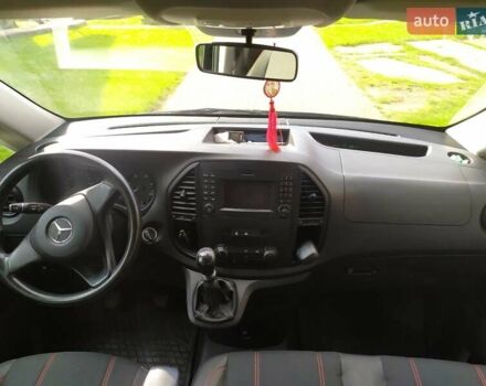 Черный Мерседес Вито, объемом двигателя 2.14 л и пробегом 296 тыс. км за 18700 $, фото 7 на Automoto.ua