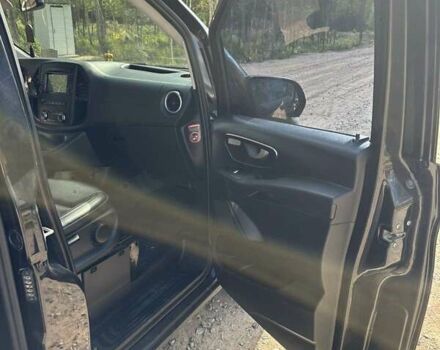 Черный Мерседес Вито, объемом двигателя 2.14 л и пробегом 274 тыс. км за 35700 $, фото 11 на Automoto.ua