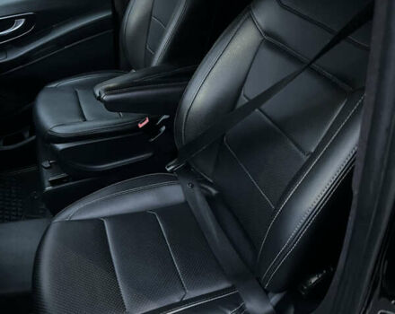 Черный Мерседес Вито, объемом двигателя 2.14 л и пробегом 253 тыс. км за 32000 $, фото 17 на Automoto.ua