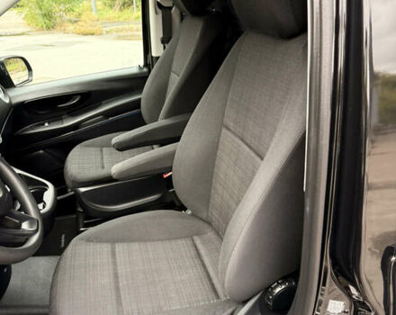 Черный Мерседес Вито, объемом двигателя 2.2 л и пробегом 250 тыс. км за 28000 $, фото 13 на Automoto.ua