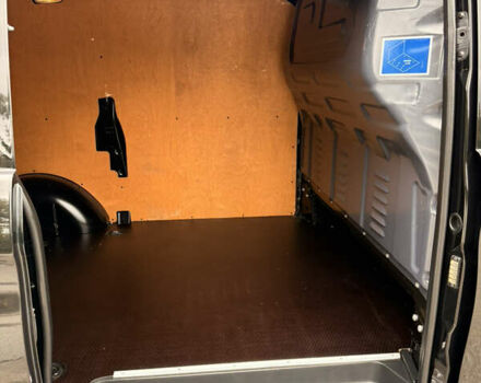 Черный Мерседес Вито, объемом двигателя 2.2 л и пробегом 250 тыс. км за 28000 $, фото 29 на Automoto.ua