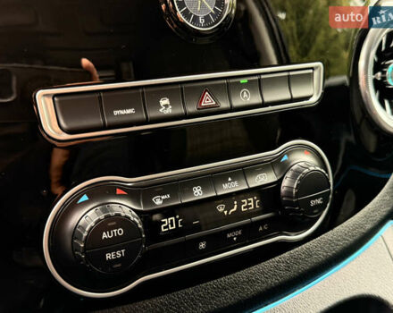 Черный Мерседес Вито, объемом двигателя 2.2 л и пробегом 250 тыс. км за 28000 $, фото 25 на Automoto.ua