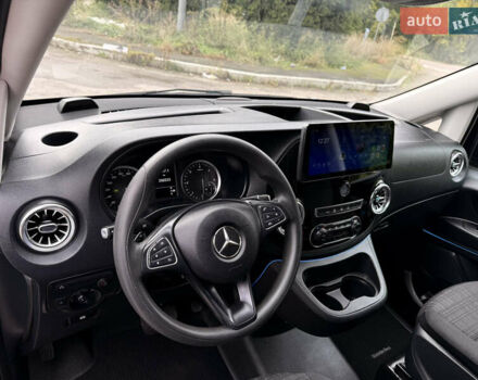 Черный Мерседес Вито, объемом двигателя 2.2 л и пробегом 250 тыс. км за 28000 $, фото 11 на Automoto.ua