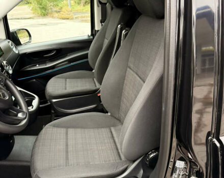 Черный Мерседес Вито, объемом двигателя 2.2 л и пробегом 250 тыс. км за 28000 $, фото 12 на Automoto.ua