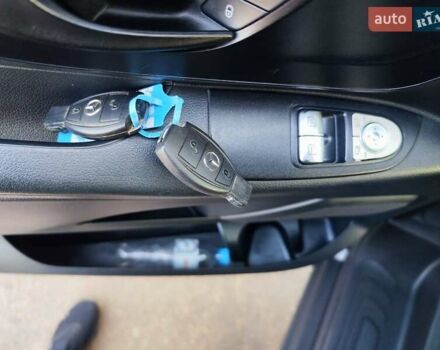 Черный Мерседес Вито, объемом двигателя 2 л и пробегом 244 тыс. км за 38450 $, фото 72 на Automoto.ua