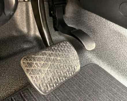 Черный Мерседес Вито, объемом двигателя 2.2 л и пробегом 250 тыс. км за 28000 $, фото 16 на Automoto.ua