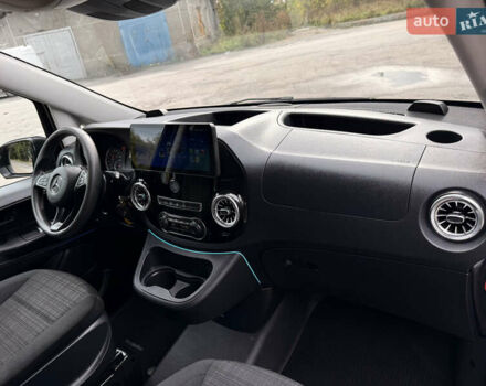 Черный Мерседес Вито, объемом двигателя 2.2 л и пробегом 250 тыс. км за 28000 $, фото 26 на Automoto.ua