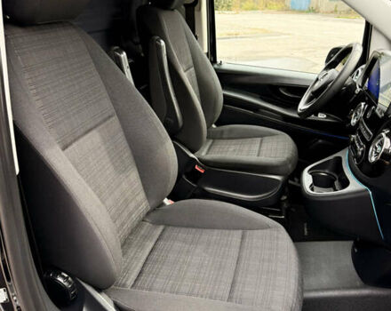 Черный Мерседес Вито, объемом двигателя 2.2 л и пробегом 250 тыс. км за 28000 $, фото 27 на Automoto.ua